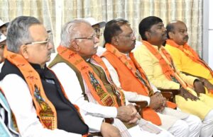 मुख्यमंत्री विष्णु देव साय ने बालिकाओं के साथ सुनी ‘मन की बात’ की 120वीं कड़ी