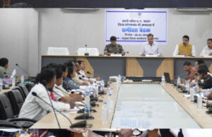 कोण्डागांव जिले के प्रभारी सचिव भीम सिंह ने जिला कार्यालय के सभाकक्ष में सभी जिला अधिकारियों की समीक्षा बैठक ली