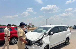 DIG CRPF की इनोवा कार ने मारुति सेलेरियो को मारी टक्कर, 4 गंभीर रूप से घायल