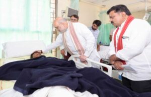 केंद्रीय गृहमंत्री अमित शाह ने एम्स में घायल जवानों से की मुलाकात