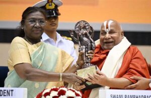 उप मुख्यमंत्री शुक्ल ने जगद्गुरु रामभद्राचार्य महाराज को ‘ज्ञानपीठ पुरस्कार-2023’ से सम्मानित किए जाने पर दी हार्दिक बधाई