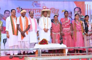 मुंगेली जिले के दुर्गम पहाड़ी क्षेत्र में बसे ग्राम बिजराकछार में पहुँचे सीएम साय, सुशासन तिहार के समाधान शिविर में उमड़ा जनसैलाब