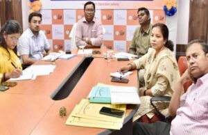 जगदलपुर : कमिश्नर बस्तर श्री डोमन सिंह ने बस्तर एवं तोकापाल ब्लॉक के स्कूलों में समर कैंप का लिया जायजा