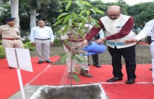 रायपुर : राज्यपाल रमेन डेका जिला कांकेर में संचालित योजनाओं की ली समीक्षा बैठक