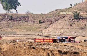 खनिजों के अवैध उत्खनन एवं परिवहन पर 04 ट्रेक्टर जप्त