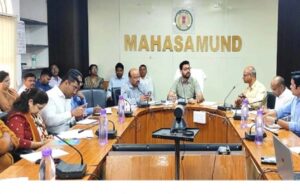 महासमुंद : कलेक्टर श्री विनय लंगेह ने ली समय सीमा की बैठक