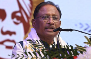 मुख्यमंत्री विष्णुदेव साय और सांसद फग्गन सिंह कुलस्ते ने गोंडवाना ध्वजारोहण किया