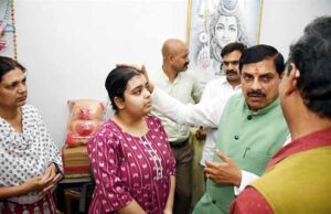 मुख्यमंत्री डॉ. यादव ने स्व. श्री अनिल दुबे के परिजन से मिलकर शोक संवेदनाएं व्यक्त कीं