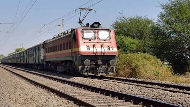 train-13.jpg