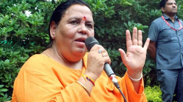 uma_bharti_70_3.jpg