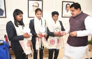 प्रदेश की तीन महिला क्रिकेट खिलाड़ियों को दी जाएगी 25-25 लाख रूपए की प्रोत्साहन राशि : मुख्यमंत्री डॉ. यादव