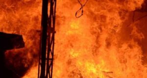 टॉलीगंज में लग्जरी रेजिडेंशियल बिल्डिंग में भीषण आग, सड़क पर आए फिल्मी सितारे