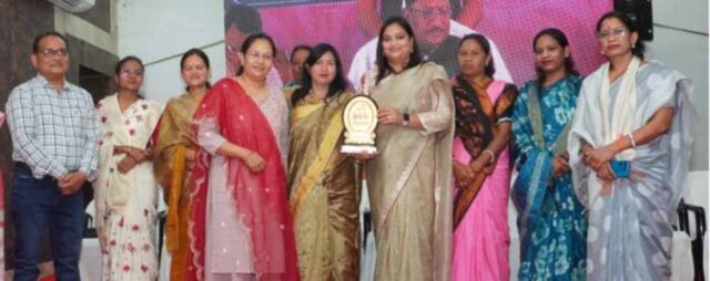 MAhila_01-2.jpg