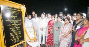 रायपुर : ट्रेफिक सिंग्नल में प्रतीक्षा करने वालों को अब तेज धूप व बारिश में नहीं होगी परेशानी चौक.चौराहों में बनेंगे प्रतीक्षा शेड