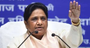 ब्राह्मण टिप्पणी पर गरमाई यूपी की राजनीति, मायावती ने अखिलेश से मांगी माफी