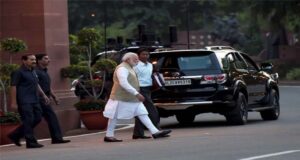 PM मोदी की सादगी की मिसाल: आधा किया अपना काफिला, SPG को दिए खास निर्देश