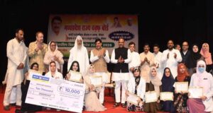 वक्फ बोर्ड स्कॉलरशिप से 850 छात्रों को मिला सहारा, CM बोले- शिक्षा ही बदलाव की ताकत