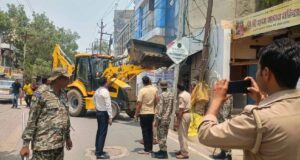 वृंदावन परिक्रमा मार्ग में अतिक्रमण हटाया गया, श्रद्धालुओं को राहत