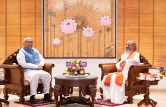 माननीय उपराष्ट्रपति सी.पी. राधाकृष्णन ने पांच राष्ट्रीय पहलों का शुभारंभ किया, द आर्ट ऑफ लिविंग के 45 वर्ष पूरे होने पर स्मारक डाक टिकट का अनावरण किया