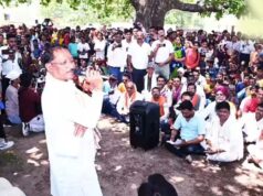 सरगुजा के ग्राम सिलमा में अचानक उतरा मुख्यमंत्री साय का हेलीकॉप्टर, खाट पर बैठकर सुनी ग्रामीणों की समस्याएं