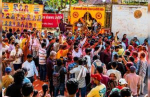 धार भोजशाला में शुरू हुई पूजा-अर्चना, मां वाग्देवी की तस्वीर लेकर पहुंचे श्रद्धालु