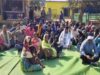 किसानों के बीच सांसद की फटकार से भड़के निरीक्षक, माइक छोड़कर बीच कार्यक्रम से निकले बाहर