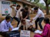 न्यायधानी बिलासपुर में जनगणना दल पर फिर हमला — बिल्हा के बाद तखतपुर के देवरीकला में कोटवार की बेरहमी से पिटाई