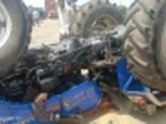 गोसलपुर में नेशनल हाईवे पर बस-ट्रैक्टर की भीषण टक्कर, 39 लोग घायल