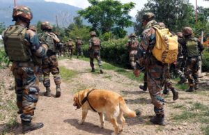 श्रीनगर में बड़ी कार्रवाई: नाका चेकिंग के दौरान 2 संदिग्ध आतंकी गिरफ्तार, हथियार और LeT पोस्टर बरामद