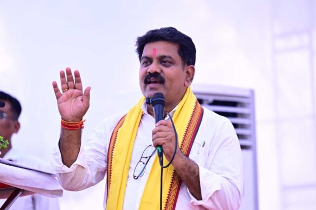 sHARMA_01.jpg