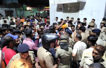 विकासनगर हिंसा: युवक की मौत के बाद भड़का बवाल, आरोपी का घर फूंका, इंटरनेट सेवा बंद