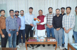 मुख्यमंत्री विष्णुदेव साय ने यूपीएससी प्रारंभिक परीक्षा में सफल ट्राइबल यूथ हॉस्टल के विद्यार्थियों से की मुलाकात