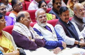 Modi Cabinet Reshuffle: जल्द हो सकता है बड़ा फेरबदल, TMC-शिवसेना के बागियों को मिल सकता है बड़ा इनाम!