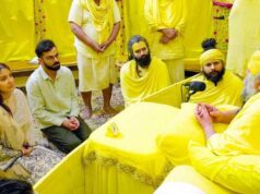 IPL 2026 जीतने के बाद वृंदावन पहुंचे विराट कोहली और अनुष्का शर्मा, प्रेमानंद महाराज से लिया आशीर्वाद