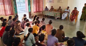 जनजातीय छात्राओं को सुरक्षा और अधिकारों के प्रति किया जा रहा जागरूक