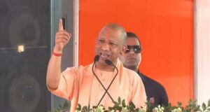 देवरिया में सीएम योगी का कड़ा संदेश, आस्था से खिलवाड़ पर चेतावनी