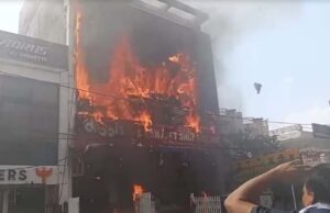लखनऊ में कोचिंग सेंटर वाली इमारत में भीषण आग, अफरा-तफरी के बीच रेस्क्यू जारी