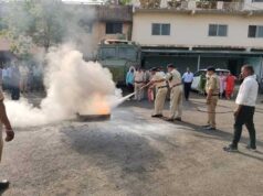 पुलिस मुख्यालय में सुरक्षाकर्मियों को दिया फायर सेफ्टी का प्रशिक्षण