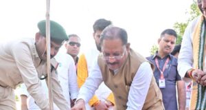 मुख्यमंत्री विष्णु देव साय ने ‘एक पेड़ मां के नाम’ अभियान के तहत किया पीपल का पौधारोपण