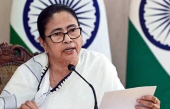 ‘पार्टी से गद्दारी मां से धोखा देने जैसी’, ममता बनर्जी ने बागी नेताओं को दी कड़ी चेतावनी