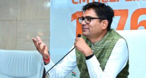 आवास एवं पर्यावरण मंत्री ओपी चौधरी ने विभिन्न आवासीय कॉलोनियों के प्रतिनिधियों के साथ की बैठक
