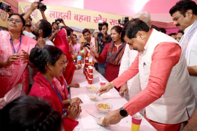 cm_yadav_ladli2.jpg