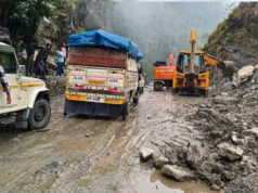 Uttarakhand Weather: उत्तराखंड में मूसलाधार बारिश से हालात बेकाबू, फ्लैश फ्लड का अलर्ट; कई जिलों में स्कूल बंद