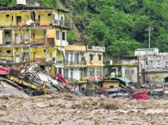 उत्तराखंड में बारिश का कहर, चेतावनी निशान पर पहुंची गंगा; बदरीनाथ हाईवे पर भूस्खलन से संकट