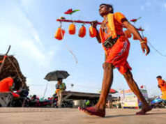 हर-हर महादेव का उद्घोष, कंधों पर आस्था लिए बढ़ चले शिवभक्त