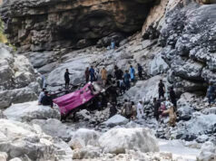 पाकिस्तान में बड़ा सड़क हादसा, खाई में गिरी ओवरलोडेड बस; 40 लोगों की मौत