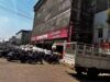 Raipur News: पंडरी कपड़ा मार्केट की सबसे पुरानी होलसेल दुकान से हटाया गया अवैध कब्जा