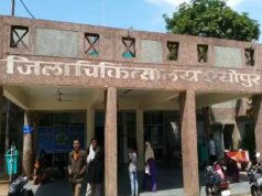 श्योपुर जिला अस्पताल में युवक का हंगामा, डॉक्टरों से मारपीट और जमकर चले लात-घूंसे