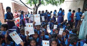 सपेरा बस्ती के बच्चो ने खेली बाल अधिकारों पर सांप सीढ़ी