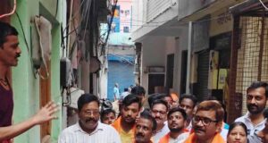 76 दिवसीय वार्ड प्रवास में जनता के बीच पहुंच रहे विधायक डॉ. नीलकंठ तिवारी, सुन रहे समस्याएं, करा रहे समाधान
